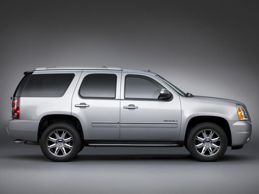  GMC Yukon Denali FlexFuel 2011 года  (фото 2 из 10)